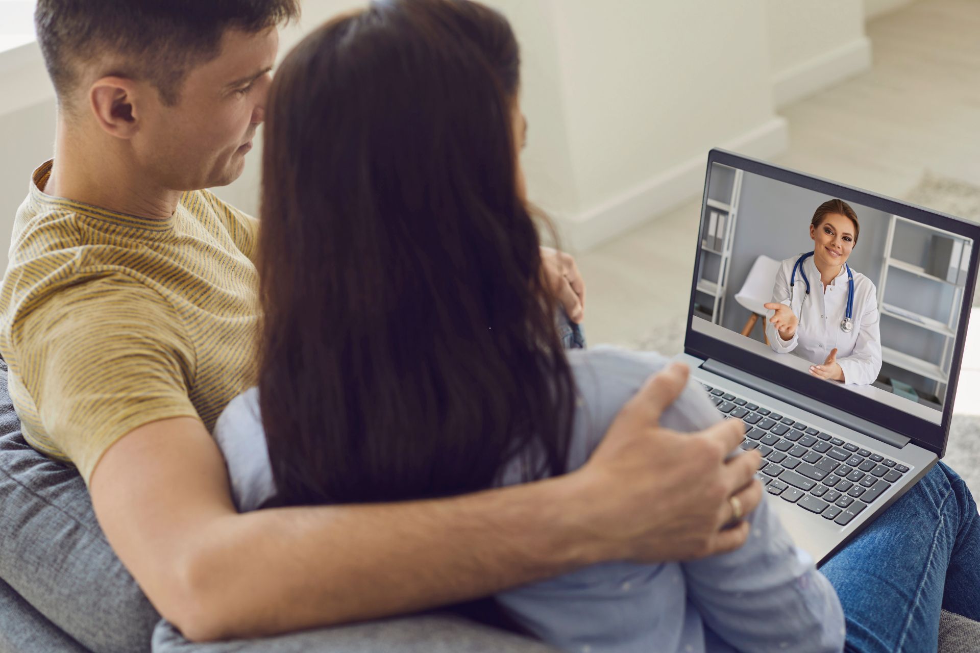 consultation online (1920 x 1280 px) Two doctors engaged in a discussion within a meeting room, exchanging ideas and insights on patient care